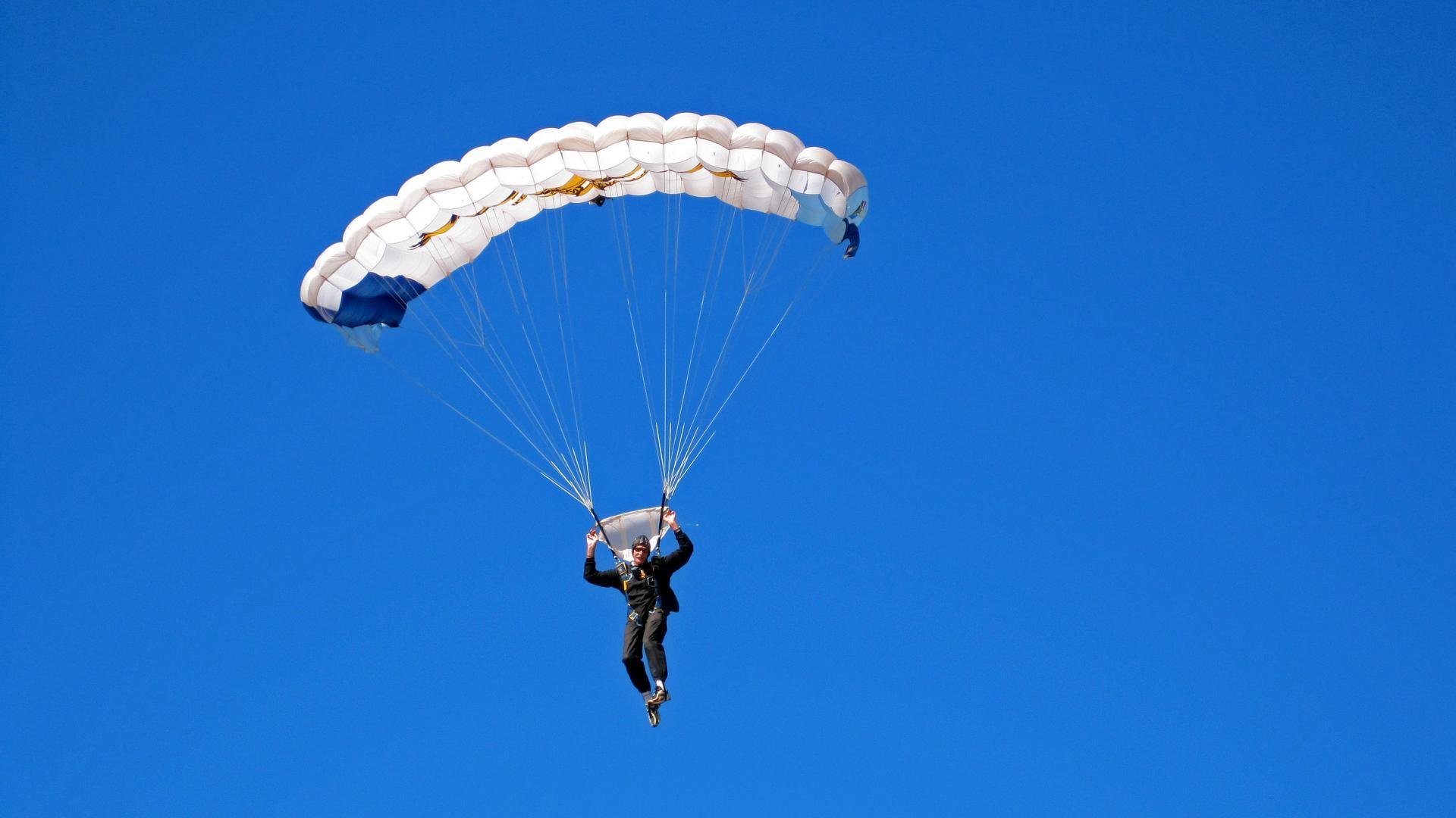 速度的赛场，决胜的新疆—当F1争冠赛化身为绝杀魔术