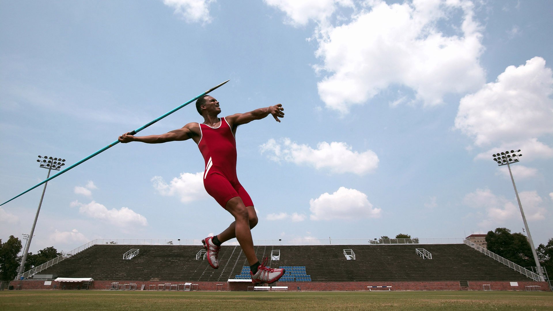 极速与篮途，当F1决战日化身为天山脚下的湖人之战